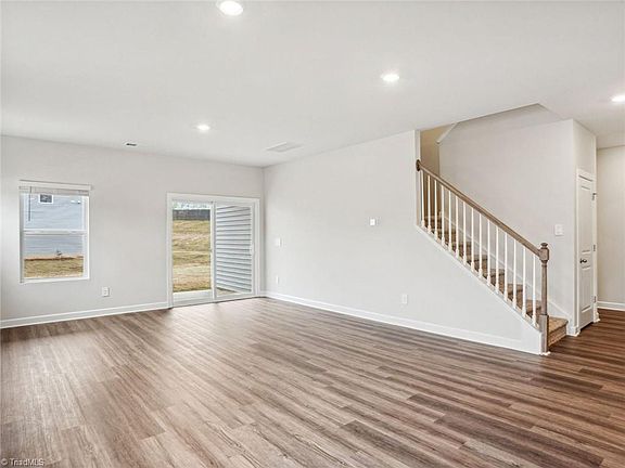 3rd image of 209 Pantego Pl