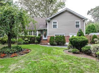 1444 Little Whaleneck Rd, Merrick, NY 11566