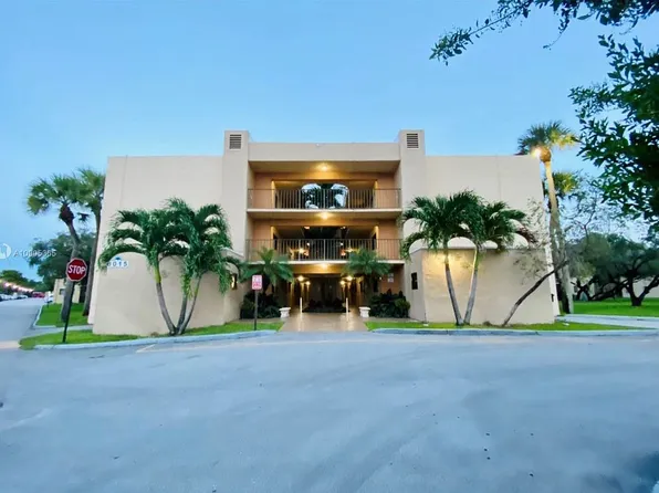 8015 SW 107th Ave APT 122, Miami, FL 33173