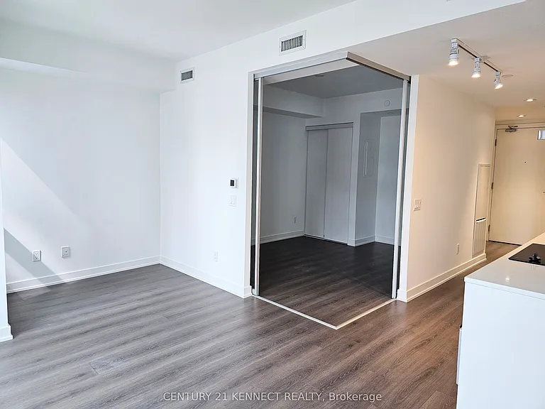 8 Wellesley St W #1106 — Photo 4