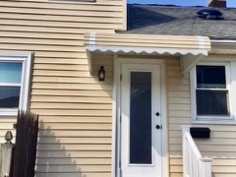344 Staples St — Photo 4