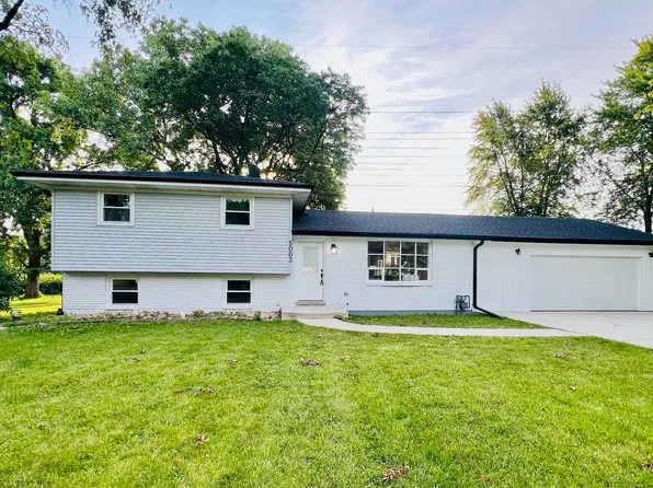 5003 Westview Ln, Lisle, IL 60532