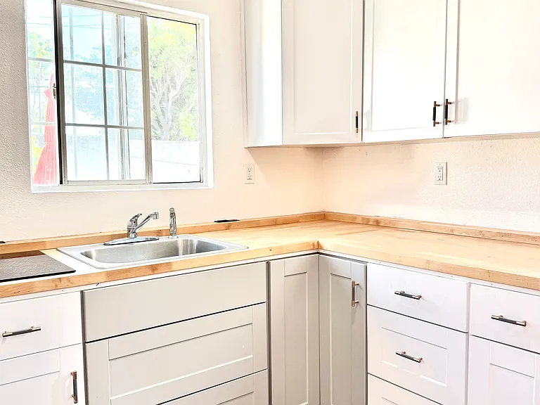525 Sycamore Pl — Photo 10