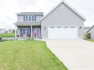 1119 Wild West Dr, Le Claire, IA 52753