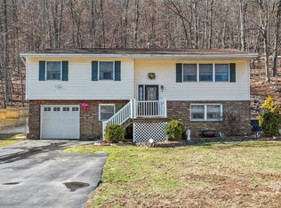 7 Parker Ave, Greenwood Lake, NY 10925