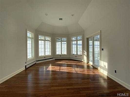 2nd image of 25 Hilee Rd
