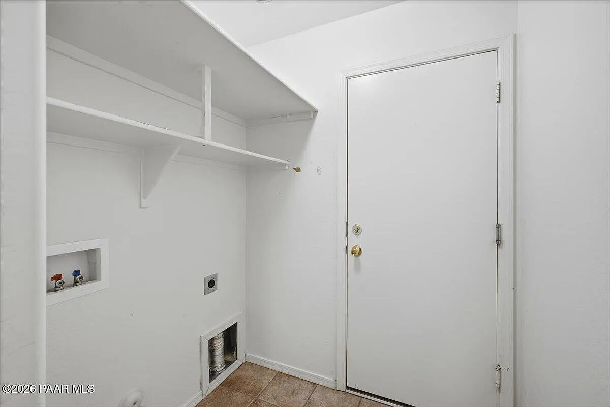 3 bed, 2.0 bath, 1415 sqft, $2,100 — Photo 4