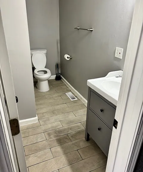 Newly tiled 
bathroom
