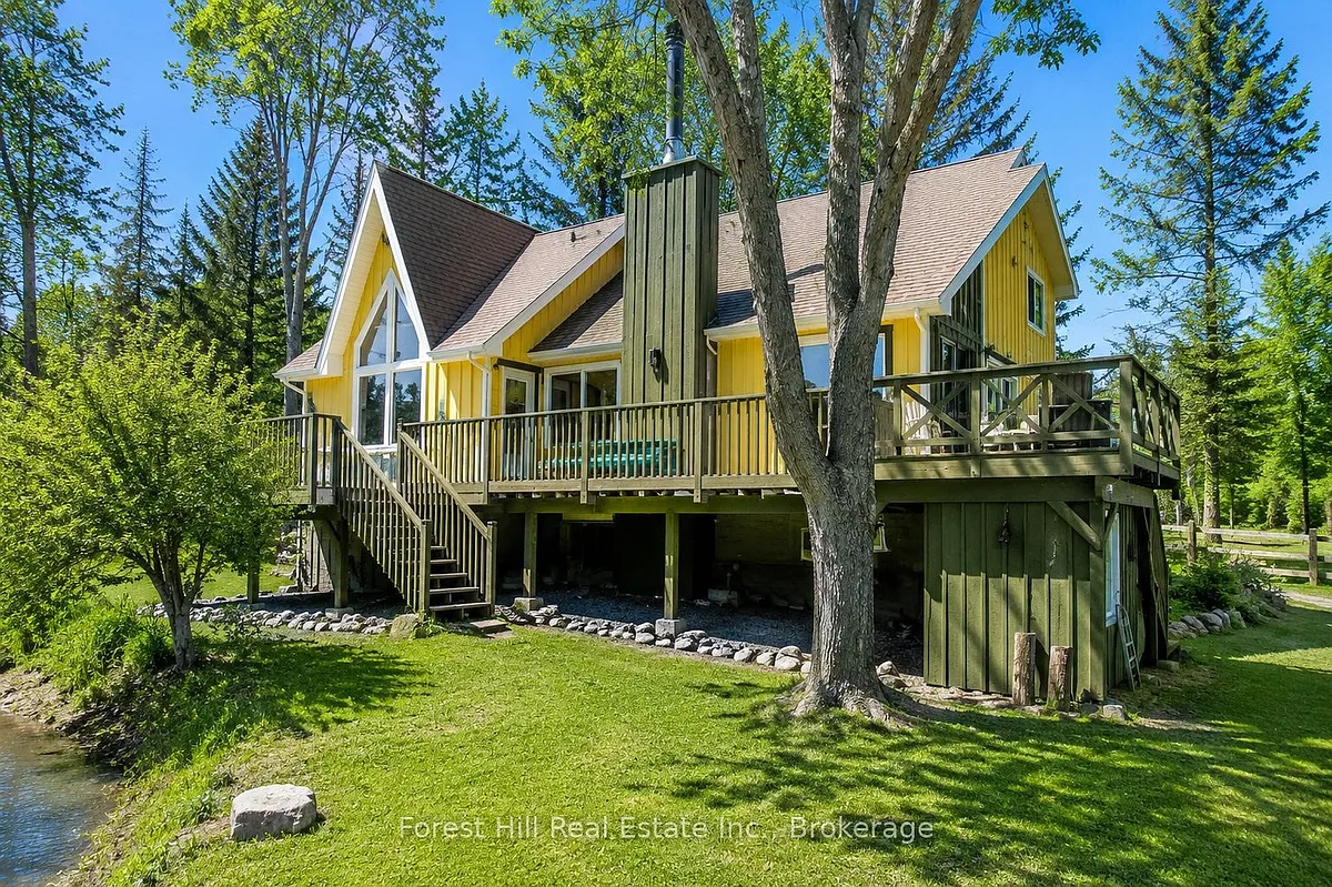 Building Photo - 246 Northmount Cres
