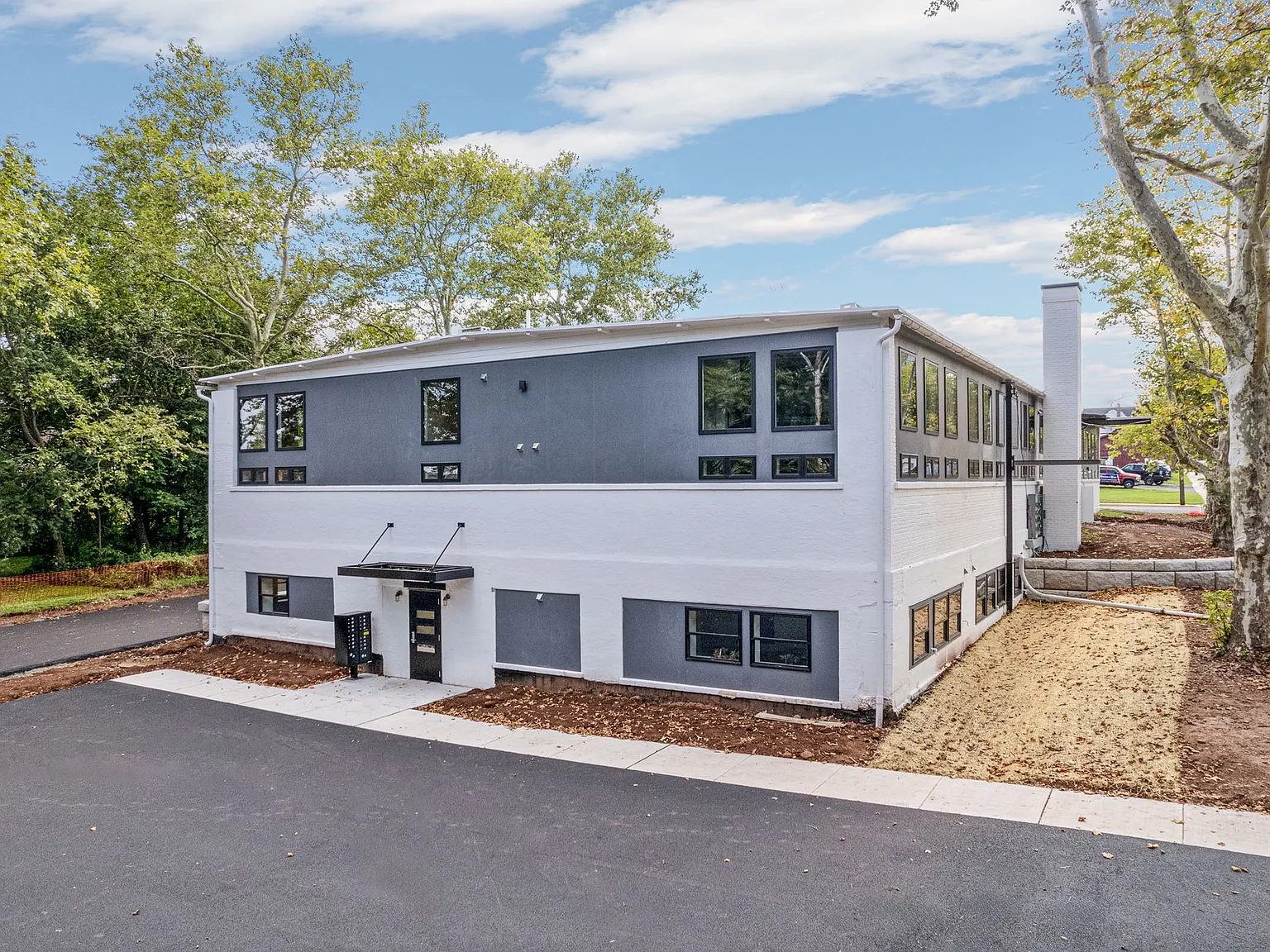 300 Penn St — Photo 1