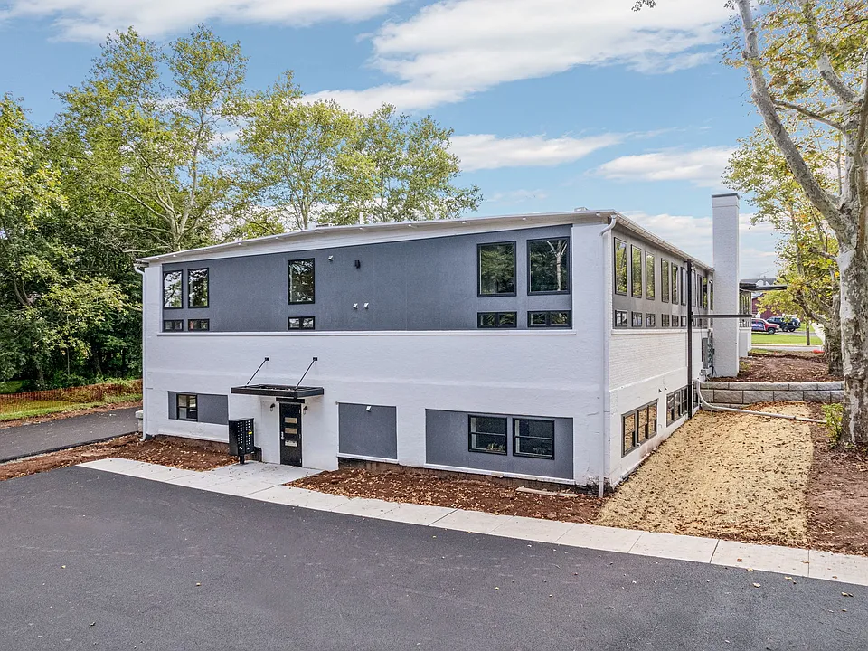 300 Penn St #208