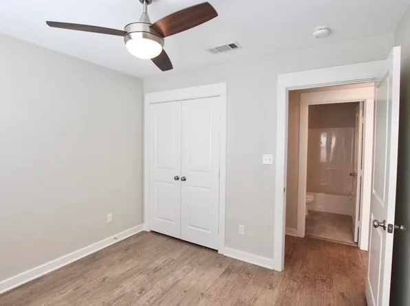 307 N Henry St #15, Lindale, TX 75771