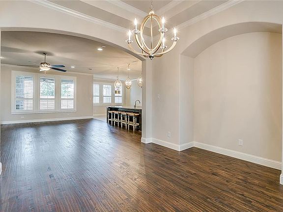 5th image of 7832 Sevenoaks Dr