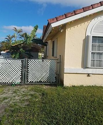 Front left side of the house.