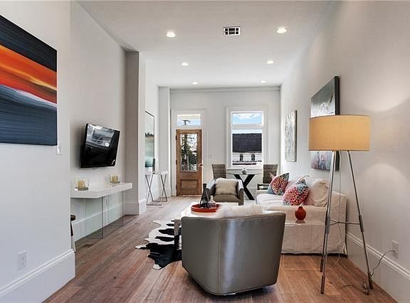 2nd image of 3915 Magazine St Unit B
