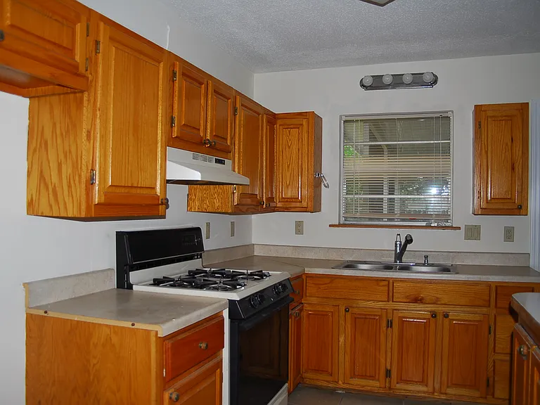 109 Ralph Dr — Photo 5