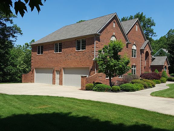 3rd image of 39000 Arbor Ct