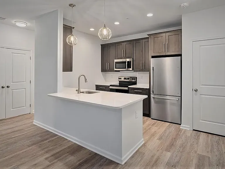 Riverview West — Photo 1