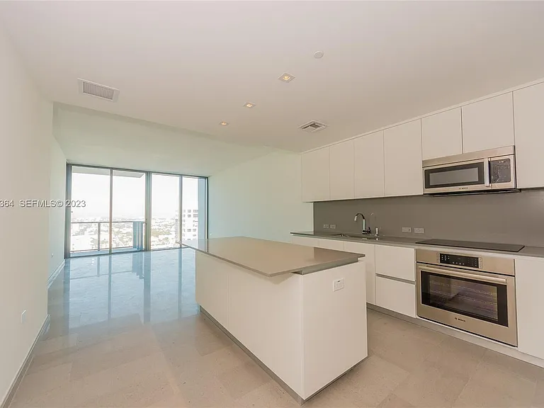 88 SW 7th St #1300 — Photo 9
