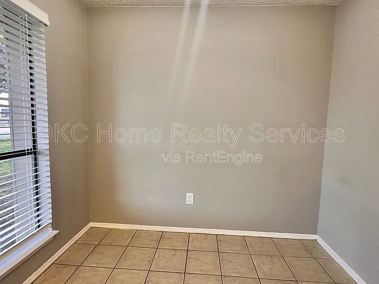 6713 Lyrewood Ln — Photo 7