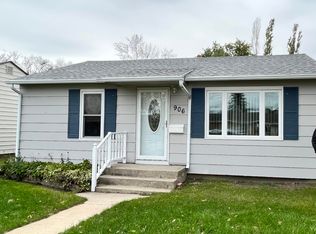 906 11th St SE, Jamestown, ND 58401