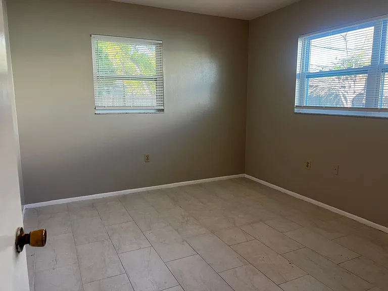 556 Briarwood Rd — Photo 14