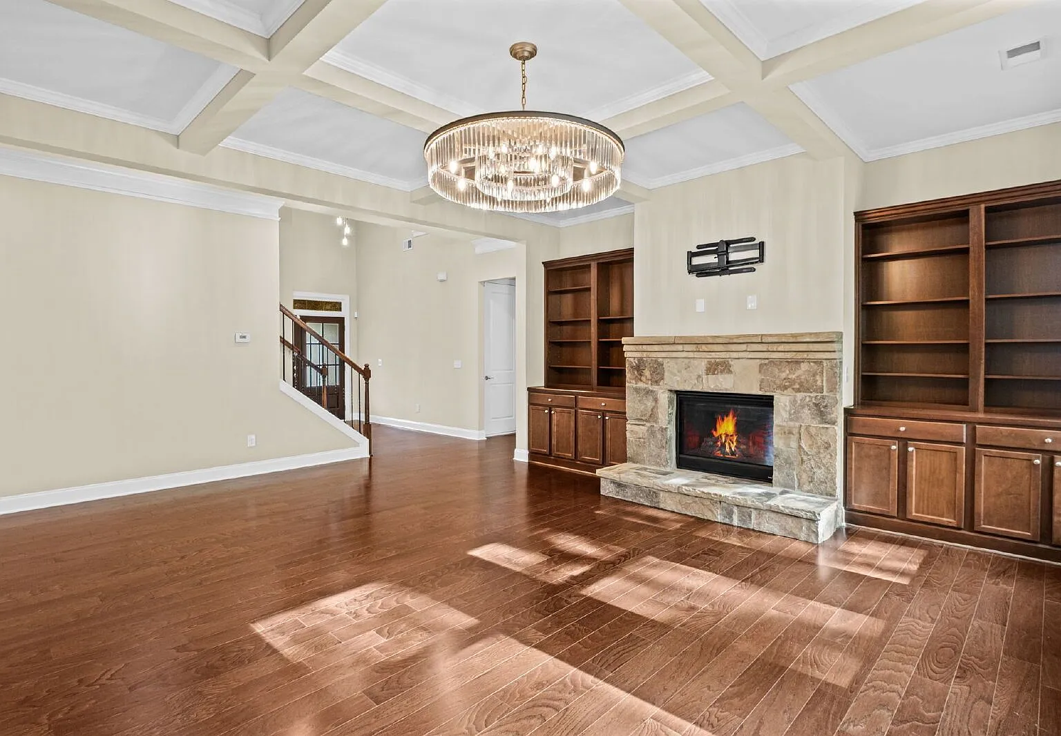 5 bed, 4.0 bath, 4438 sqft, $5,300 — Photo 3