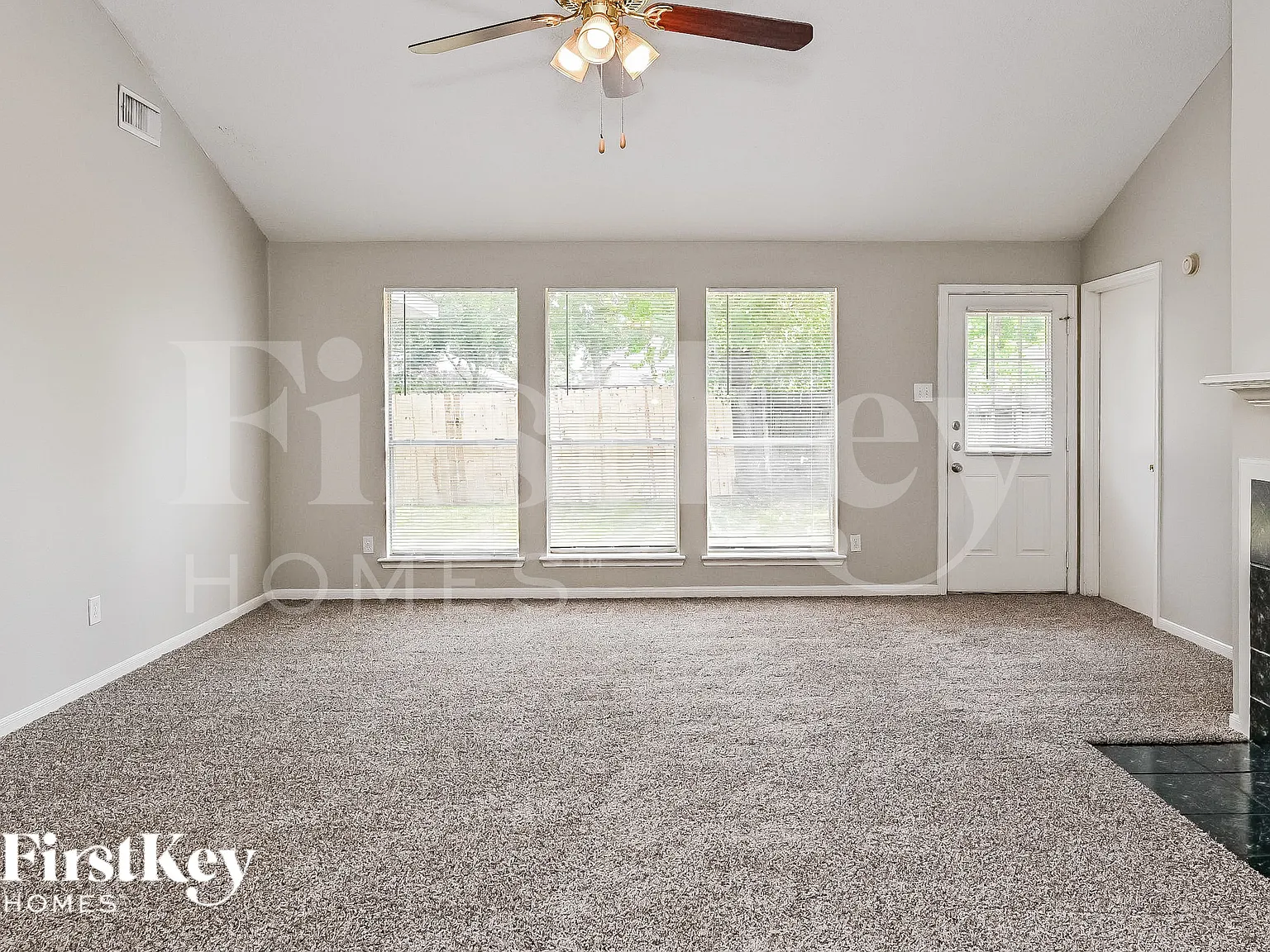 4 bed, 2.0 bath, 2200 sqft, $2,375 — Photo 2