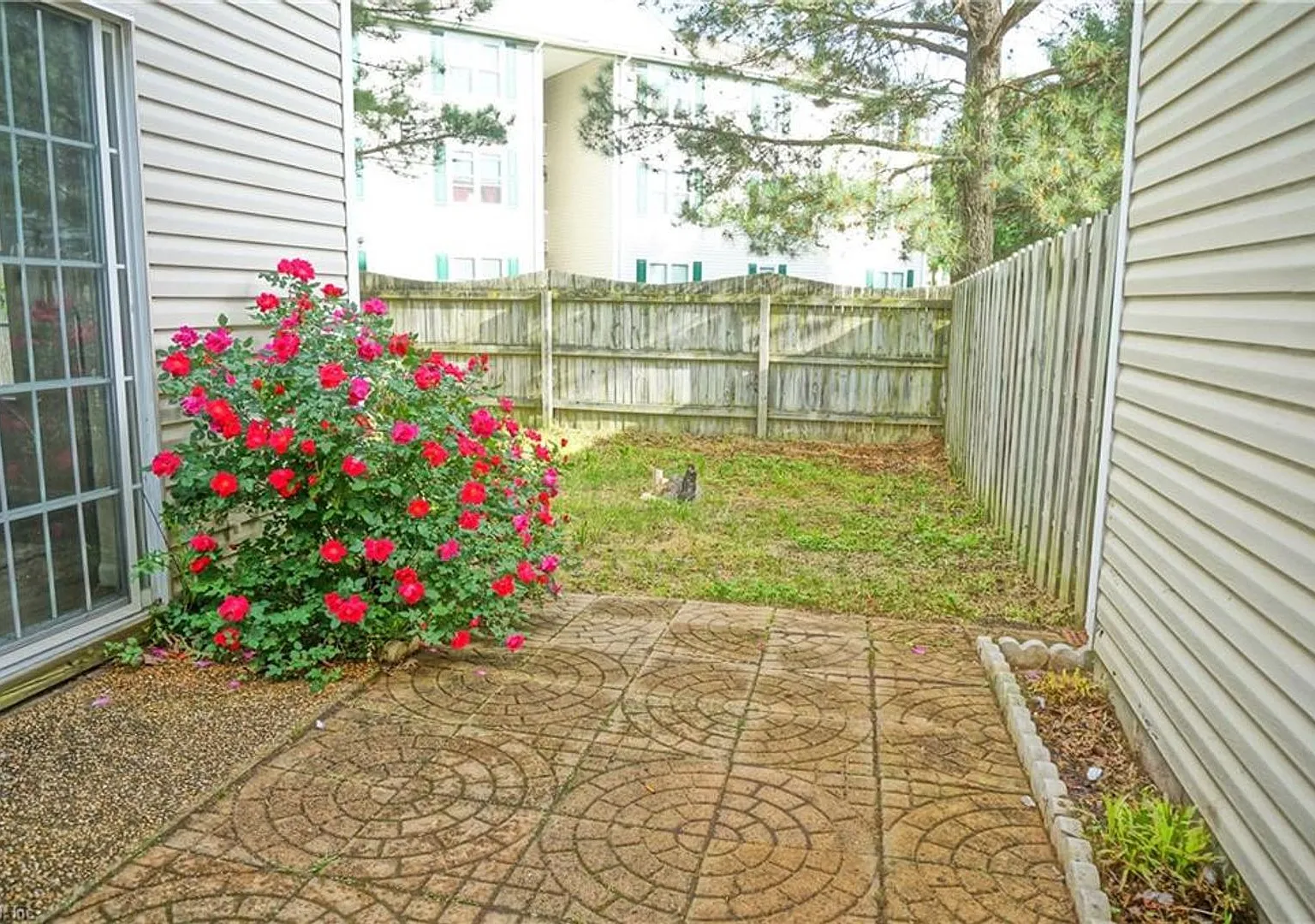 Lovely Townhome — Photo 2