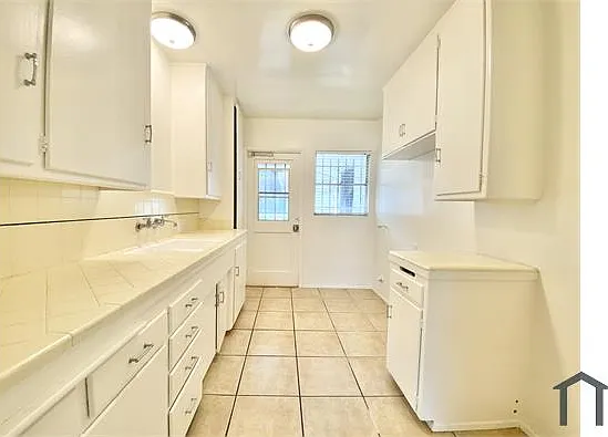 3838 Lockland Dr — Photo 5