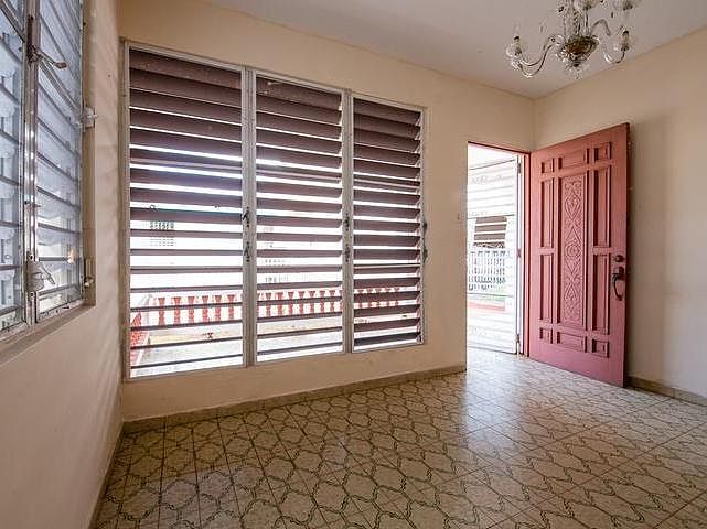 2nd image of 10 Calle Betances