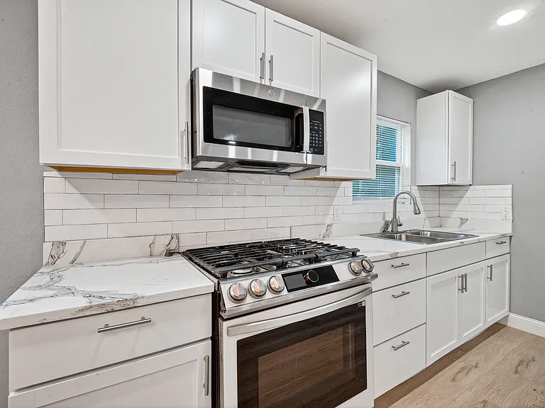 502 Azalea Dr — Photo 1