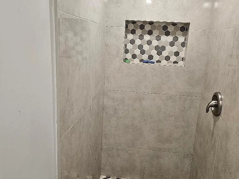 2498 NE 16th St #2 — Photo 5