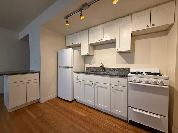 1639 Farwell, 1639 N Farwell Ave APT 201, Milwaukee, WI 53202