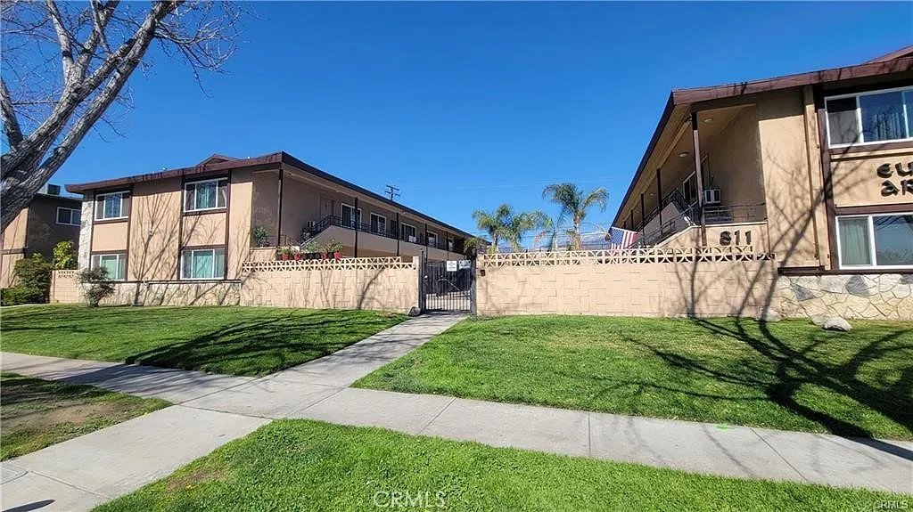 2 bed, 830 sqft, $2,100 — Photo 1