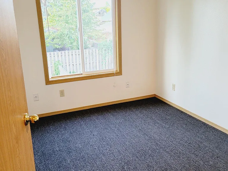927 SE Tenino St — Photo 18