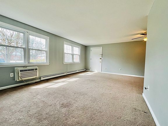 4th image of 540 Granby Rd #76B