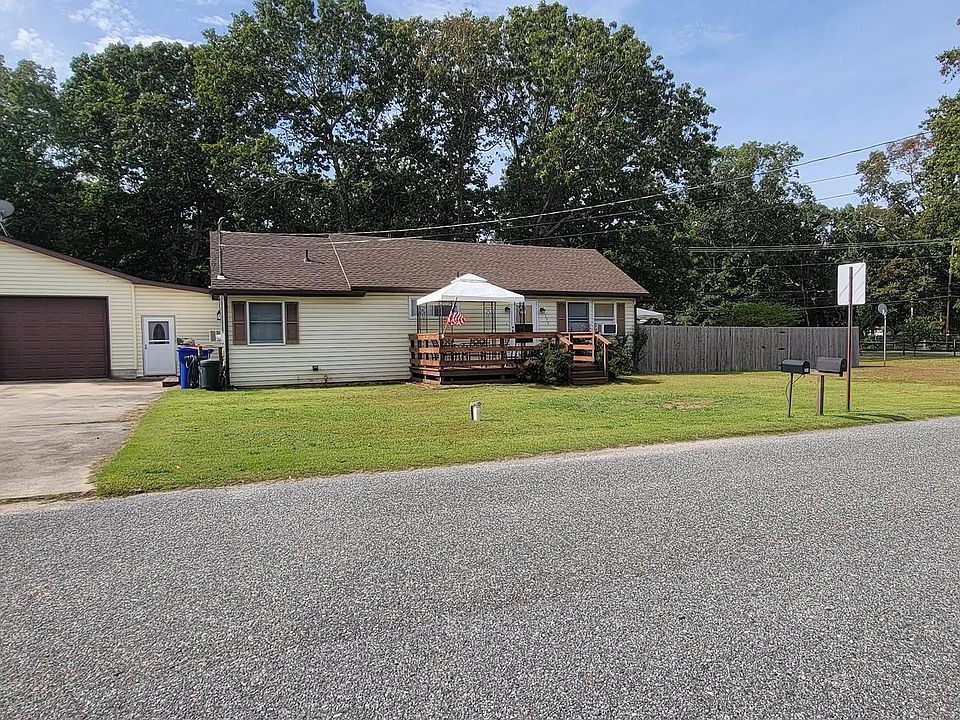 1st image of 155 River Dr