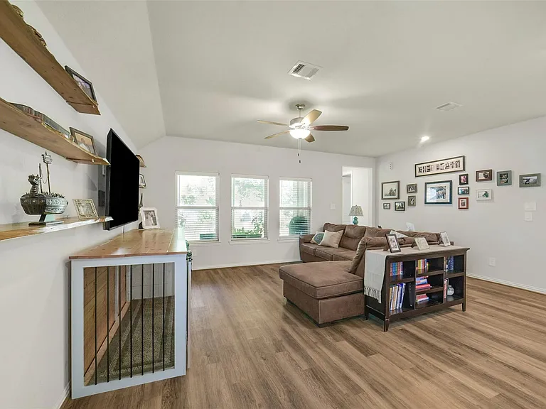 221 Woods Rose Ct — Photo 6