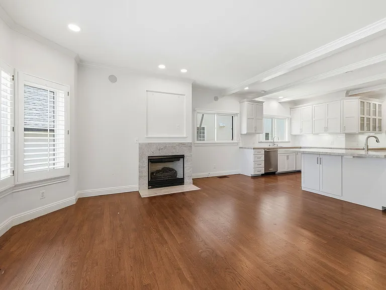 1506 Vancouver Ave — Photo 6