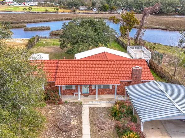 7424 Little Creek Cir, Southport, FL 32409