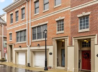 858 Independence Ct, Philadelphia, PA 19147