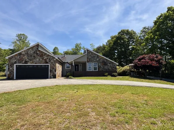 195 Hogsed Rd, Hiawassee, GA 30546