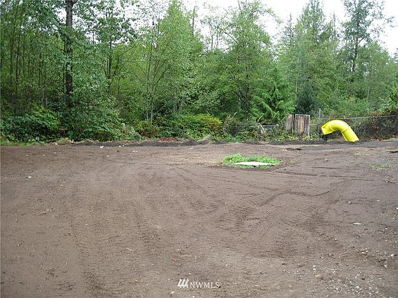4th image of 249 Fern Lane W