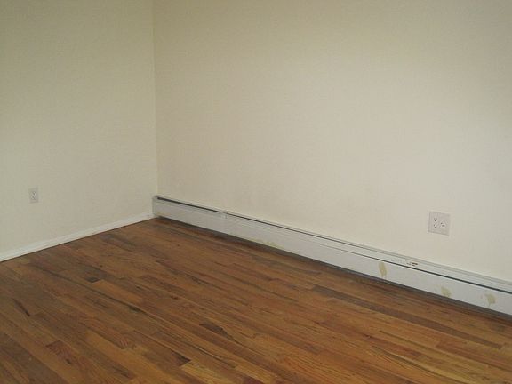 4th image of 631 E 235th St