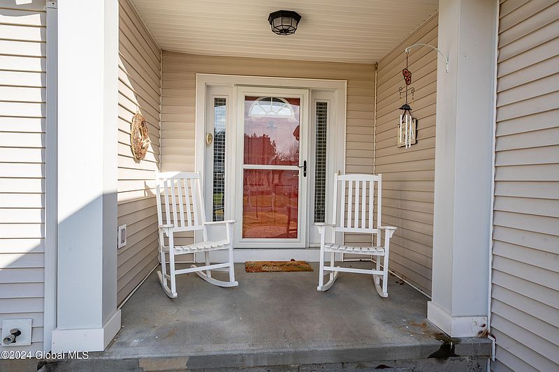 4th image of 43 Trumpeter Place