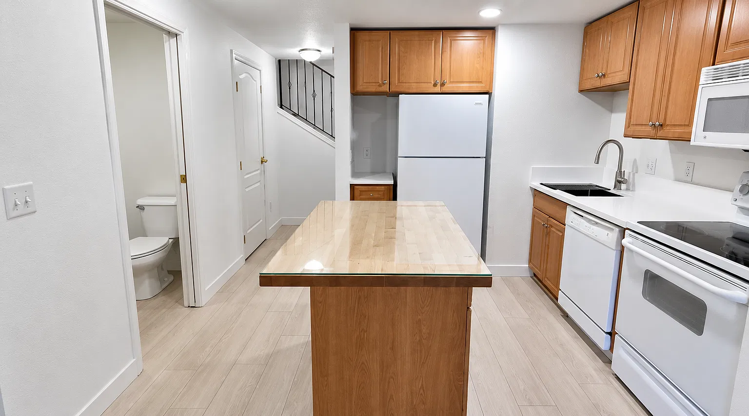 1 bed, 1.5 bath, 823 sqft, $2,195 — Photo 1