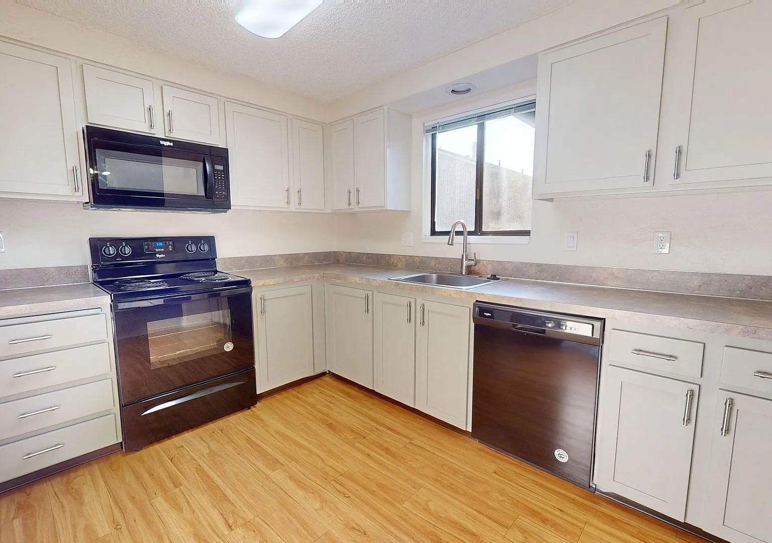 Kentfield Townhomes I & II — Photo 2