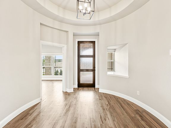 5th image of 2728 Railway St
