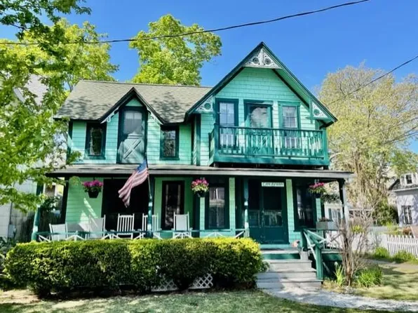 8 Tabernacle Ave, Vineyard Haven, MA 02568